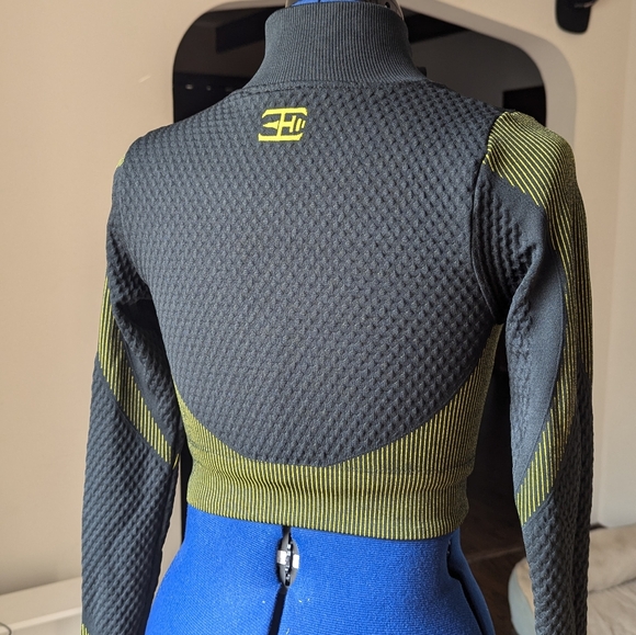 Engineered Life Cropped Black Shape Enhancing Athletic Jacket - Picture 4 of 8